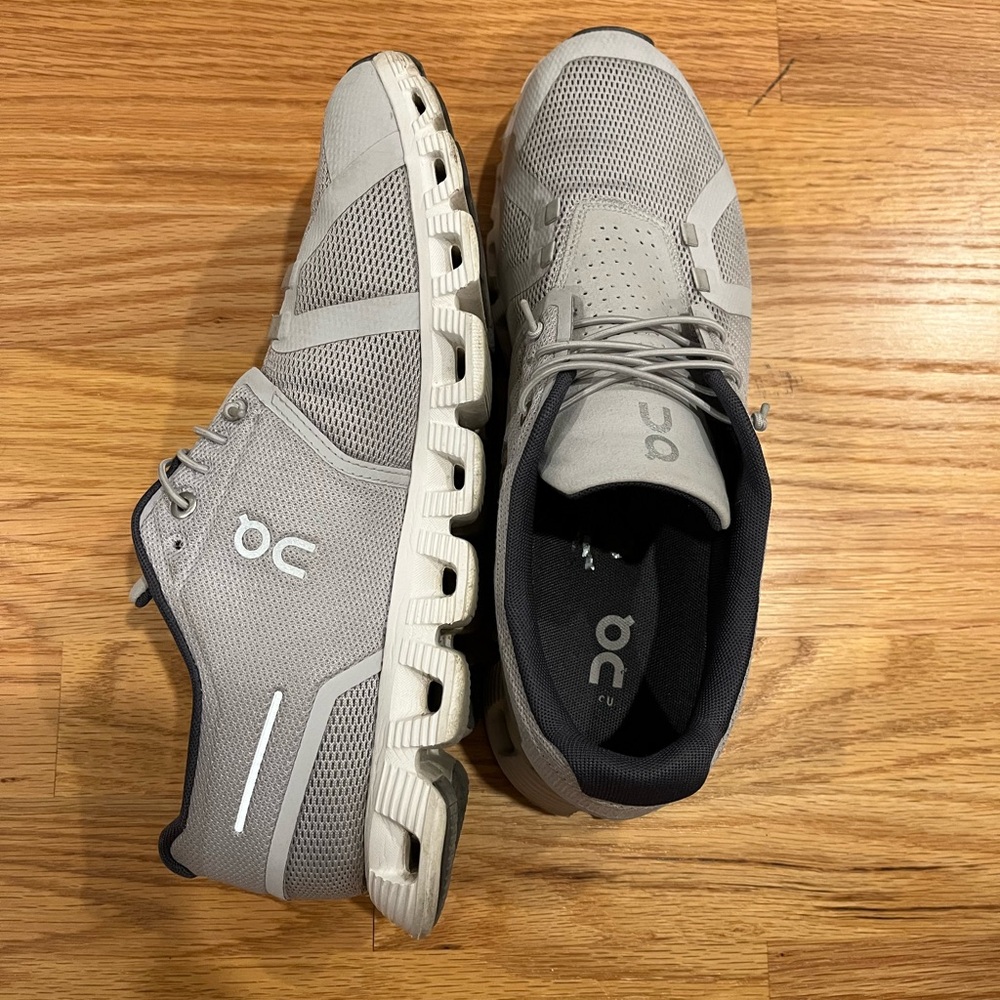 On Running Cloud size 9.5 LIKE NEW